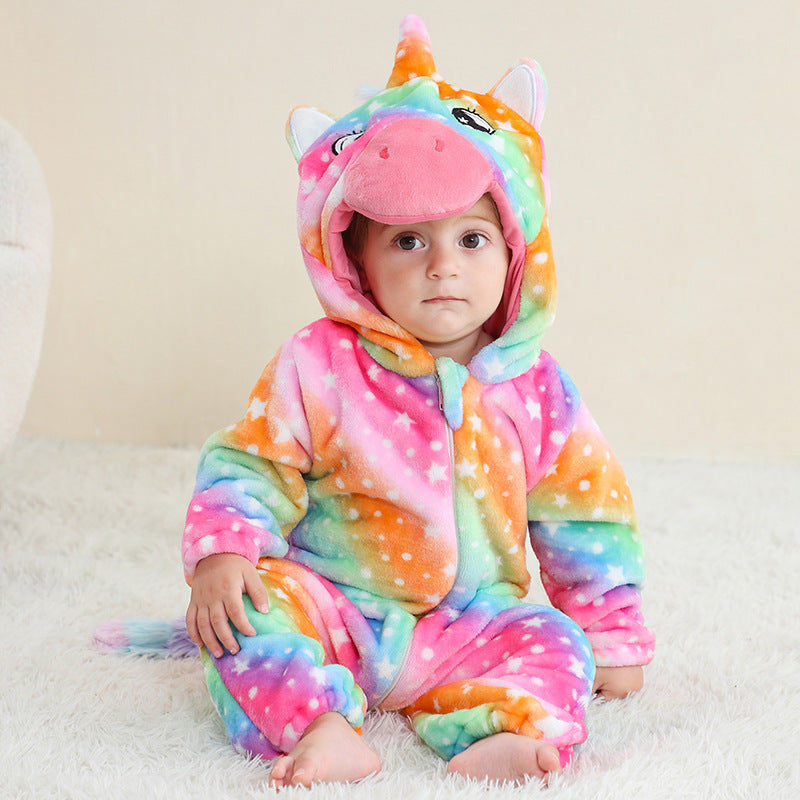 Kinderen herfst- en winterpyjama met cartoon-ontwerp, alles-in-één stijl en dierenmotieven.