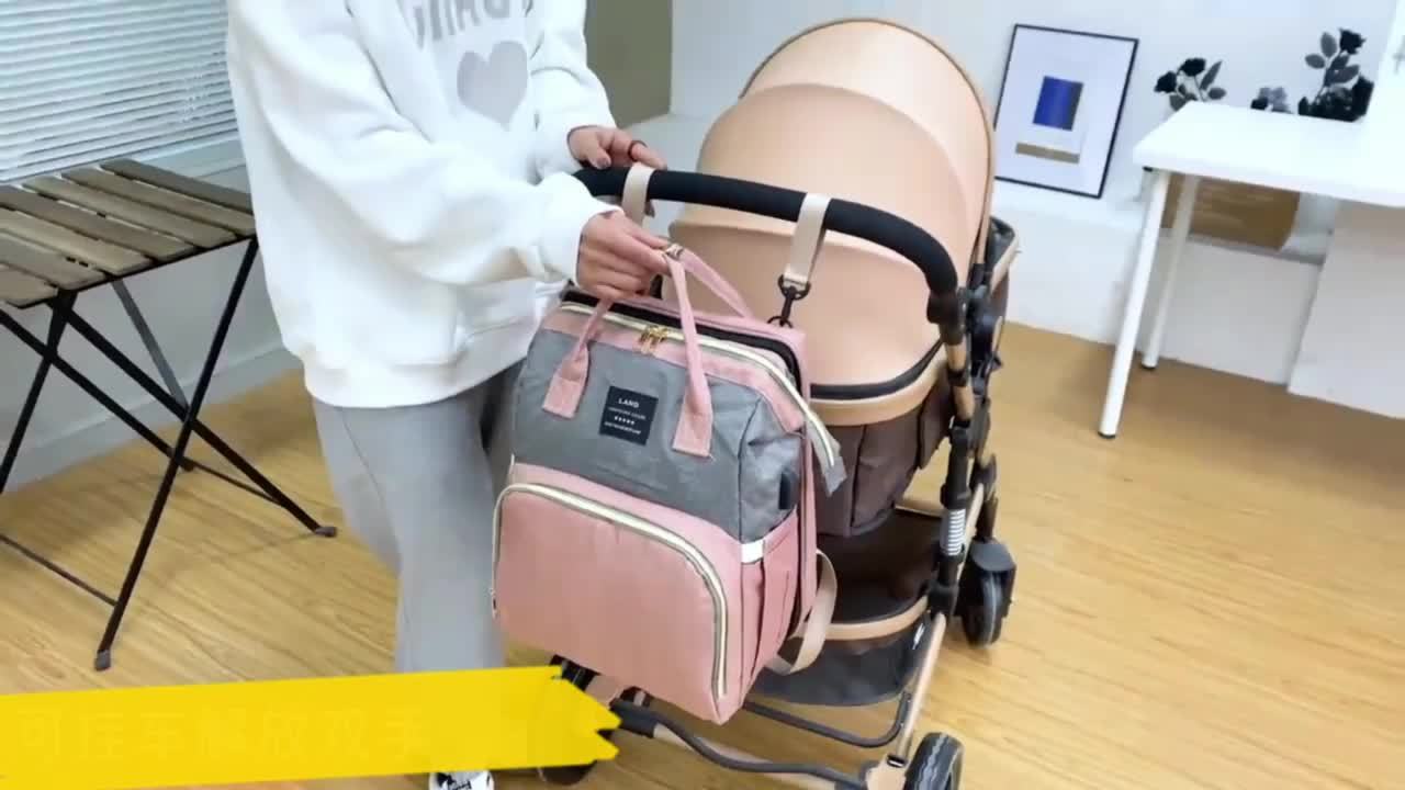 Ontdek onze trendy Luiertas Rugzak, ideaal voor moderne ouders onderweg. Met ingebouwd verschoonstation en royale opbergruimte, essentieel voor drukke dagen.