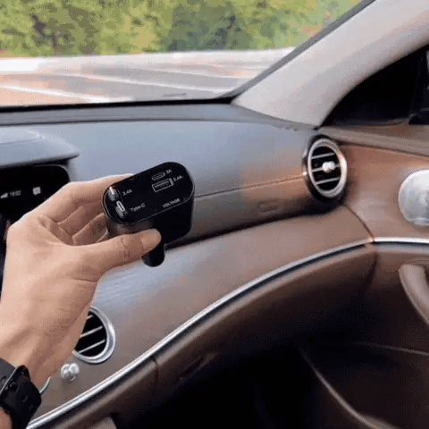 VoltBoost™ | 4-in-1 Snel, Handig, Veelzijdige Autolader